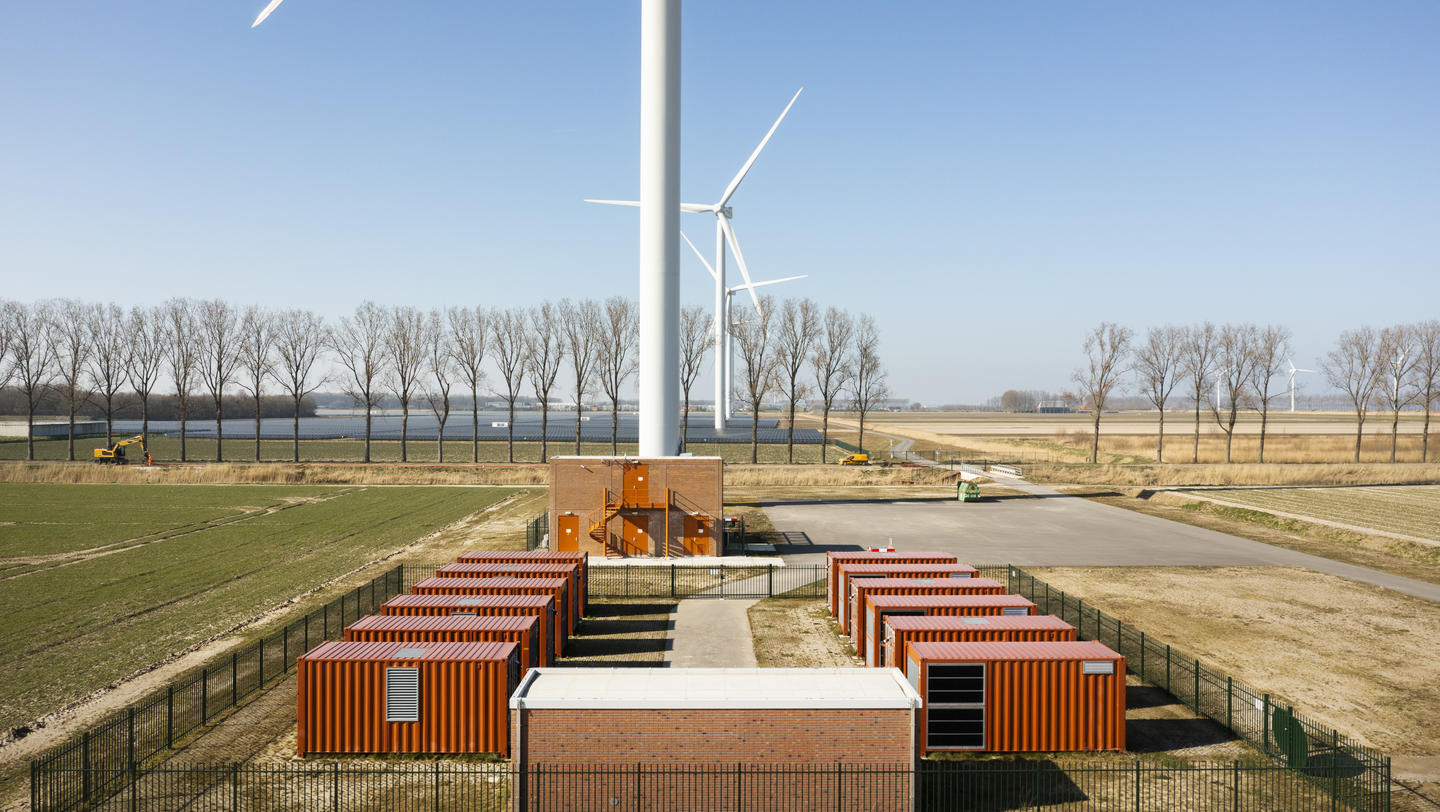 Battery storage of surplus electricity in solar and wind farm